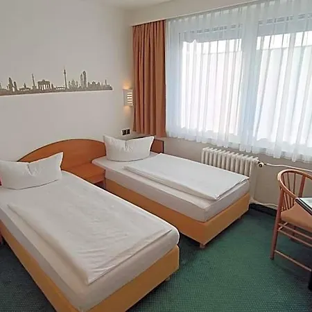 Lat & Apartmenthaus Berlin Отель Айзенхюттенштадт